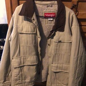 Mens Wrangler jacket 2X tan with brown collar.